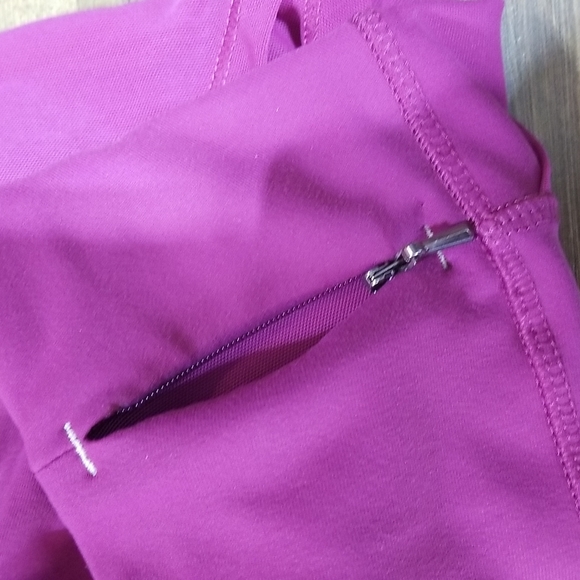 CALIA by CARRIE UNDERWOOD Pink Purple Cropped Leggings with pockets - Picture 7 of 14